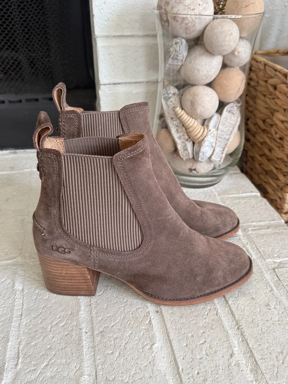 UGG Women’s Brown Suede Chelsea Ankle Boots Block Heel Pull On Size US 7.5 EU 38